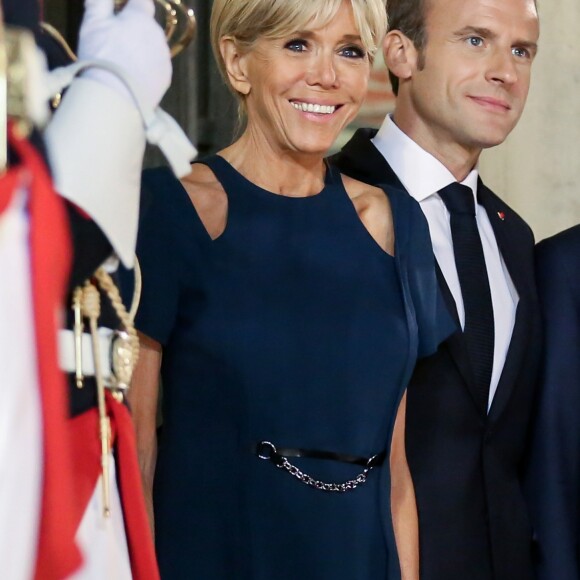 Le président de la République française Emmanuel Macron et sa femme la Première Dame Brigitte Macron (Trogneux) - Le président de la République française et sa femme la Première Dame reçoivent le président de la République de Corée du Sud et sa femme pour un diner d'Etat au palais de l'Elysée à Paris, France, le 15 octobre 2018. © Stéphane Lemouton/Bestimage