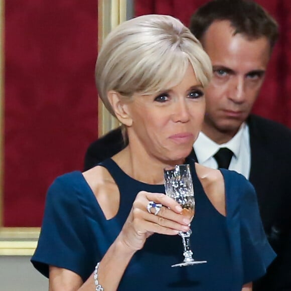 La Première Dame Brigitte Macron - Le président de la République française, sa femme la Première Dame, le président de la République de Corée du Sud et sa femme lors du dîner d'Etat au palais de l'Elysée à Paris, France, le 15 octobre 2018. © Stéphane Lemouton/Bestimage