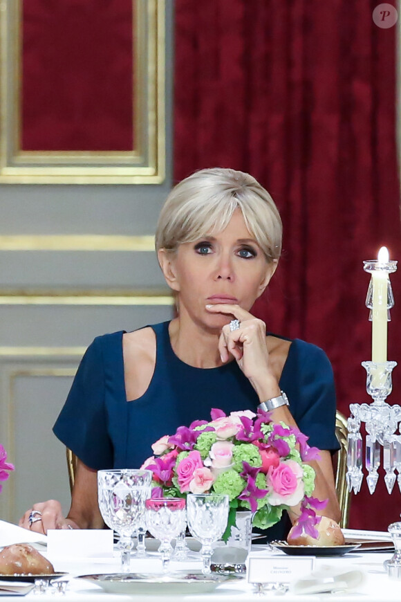 La Première Dame Brigitte Macron - Le président de la République française, sa femme la Première Dame, le président de la République de Corée du Sud et sa femme lors du dîner d'Etat au palais de l'Elysée à Paris, France, le 15 octobre 2018. © Stéphane Lemouton/Bestimage