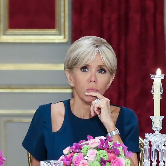 La Première Dame Brigitte Macron - Le président de la République française, sa femme la Première Dame, le président de la République de Corée du Sud et sa femme lors du dîner d'Etat au palais de l'Elysée à Paris, France, le 15 octobre 2018. © Stéphane Lemouton/Bestimage