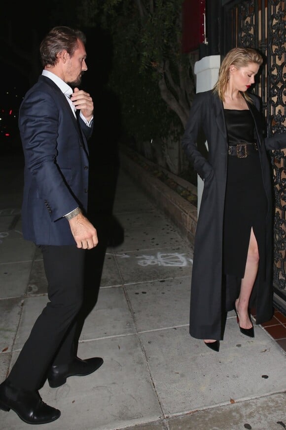 Exclusif - Amber Heard arrive au restaurant Matsuhisa avec Kristopher Brock, à Beverly Hills le 14 Octobre 2018