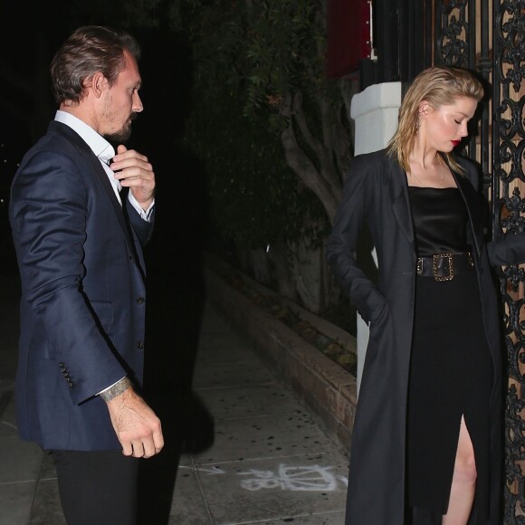 Exclusif - Amber Heard arrive au restaurant Matsuhisa avec Kristopher Brock, à Beverly Hills le 14 Octobre 2018