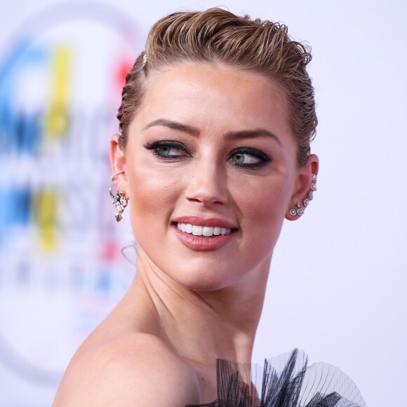 Amber Heard à la soirée 2018 American Music Awards au théâtre Microsoft à Los Angeles, le 9 octobre 2018