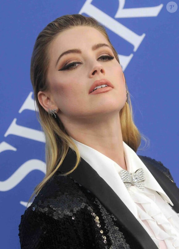 Amber Heard lors du photocall de la soirée CFDA Fashion Awards au musée de Brooklyn à New York le 4 juin 2018.