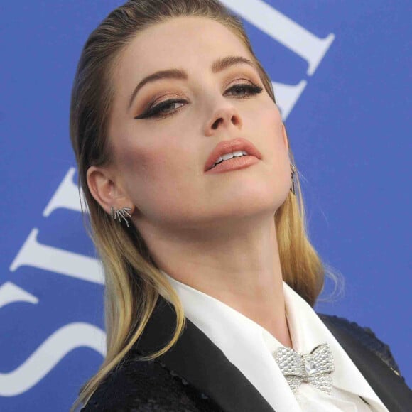 Amber Heard lors du photocall de la soirée CFDA Fashion Awards au musée de Brooklyn à New York le 4 juin 2018.