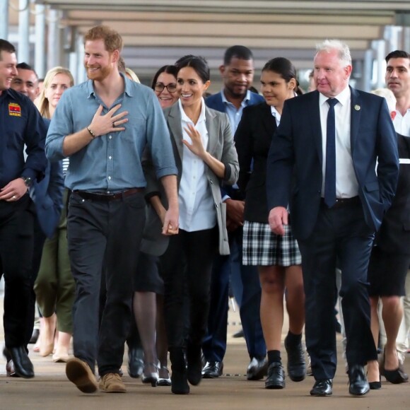 Le prince Harry, duc de Sussex et sa femme Meghan Markle, duchesse de Sussex (enceinte) visitent le campus de la "Dubbo Senior School" à Dubbo en Australie dans le cadre de leur première tournée officielle, le 17 octobre 2018.