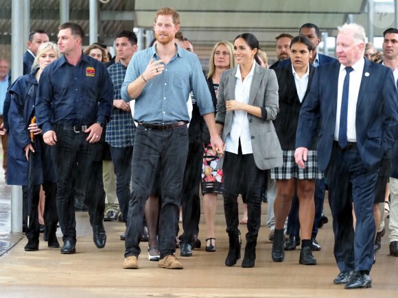 Le prince Harry, duc de Sussex et sa femme Meghan Markle, duchesse de Sussex (enceinte) visitent le campus de la "Dubbo Senior School" à Dubbo en Australie dans le cadre de leur première tournée officielle, le 17 octobre 2018.