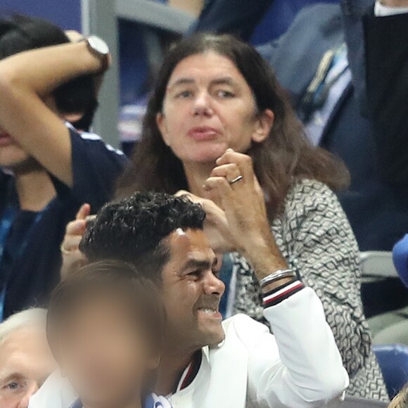 Jamel Debbouze, sa femme Mélissa Theuriau et leur fils Léon dans les tribunes du stade de France lors du match de ligue des nations opposant la France à l'Allemagne à Saint-Denis, Seine Saint-Denis, France, le 16 octobre 2018. La France a gagné 2-1.