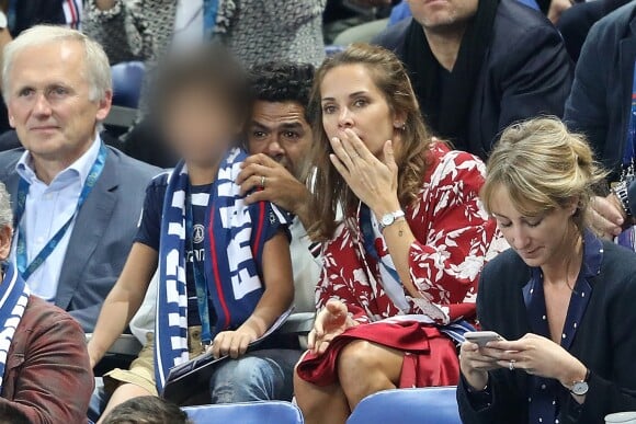 Jamel Debbouze, sa femme Mélissa Theuriau et leur fils Léon dans les tribunes du stade de France lors du match de ligue des nations opposant la France à l'Allemagne à Saint-Denis, Seine Saint-Denis, France, le 16 octobre 2018. La France a gagné 2-1.