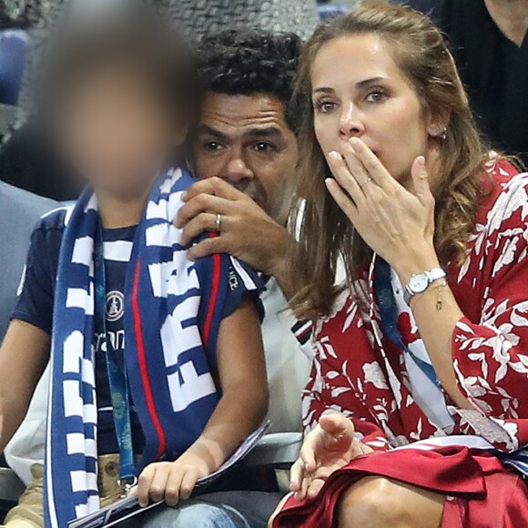 Jamel Debbouze, sa femme Mélissa Theuriau et leur fils Léon dans les tribunes du stade de France lors du match de ligue des nations opposant la France à l'Allemagne à Saint-Denis, Seine Saint-Denis, France, le 16 octobre 2018. La France a gagné 2-1.