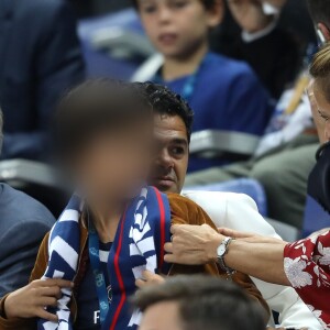 Jamel Debbouze, sa femme Mélissa Theuriau et leur fils Léon dans les tribunes du stade de France lors du match de ligue des nations opposant la France à l'Allemagne à Saint-Denis, Seine Saint-Denis, France, le 16 octobre 2018. La France a gagné 2-1.