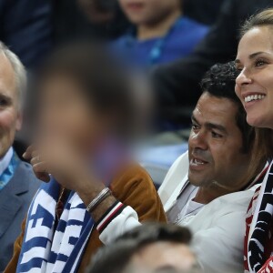 Jamel Debbouze, sa femme Mélissa Theuriau et leur fils Léon dans les tribunes du stade de France lors du match de ligue des nations opposant la France à l'Allemagne à Saint-Denis, Seine Saint-Denis, France, le 16 octobre 2018. La France a gagné 2-1.