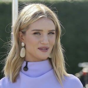 Rosie Huntington-Whiteley sur le plateau de l'émission Extra! à Los Angeles. Le 16 octobre 2018.