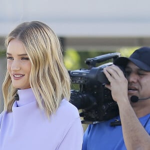 Rosie Huntington-Whiteley sur le plateau de l'émission Extra! à Los Angeles. Le 16 octobre 2018.