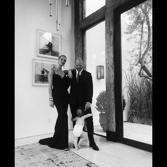 Rosie Huntington-Whiteley, Jason Statham et leur fils Jack. Août 2018.