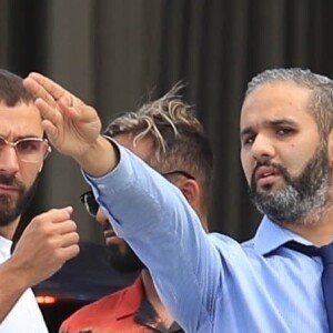 Exclusif - Karim Benzema passe des vacances entre amis à Miami. Les amis sortent de leur hôtel au volant d'une Porsche 911 turbo S. Le 29 juin 2018