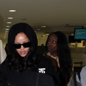 Exclusif - Rihanna arrive à l'aéroport de Los Angeles (LAX), le 3 octobre 2018.