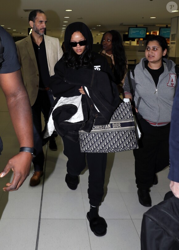 Exclusif - Rihanna arrive à l'aéroport de Los Angeles (LAX), le 3 octobre 2018.