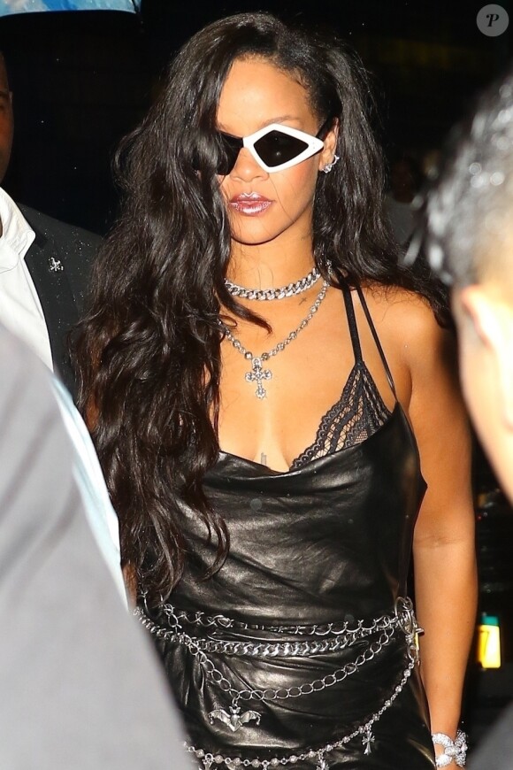 Rihanna à la sortie du 1 OAK nightclub pour l'after party de son défilé de mode "Rihanna's Savage X Fenty" lors de la Fashion Week à New York, le 12 septembre 2018