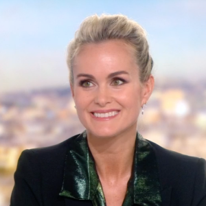 Laeticia Hallyday face à Anne-Claire Coudray dans le journal télévisé de TF1, vendredi 19 octobre 2018.