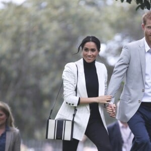 Le prince Harry, duc de Sussex, et Meghan Markle, duchesse de Sussex, enceinte, se rendent au "Domain", un espace ouvert de 34 hectares à Sydney, le 21 octobre 2018.