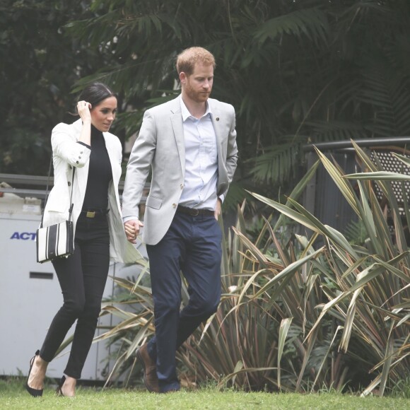 Le prince Harry, duc de Sussex, et Meghan Markle, duchesse de Sussex, enceinte, se rendent au "Domain", un espace ouvert de 34 hectares à Sydney, le 21 octobre 2018.