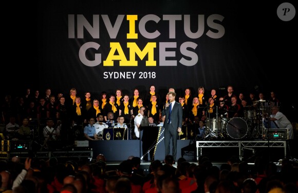 Le prince Harry, duc de Sussex, sur scène lors de la cérémonie d'ouverture des "Invictus Games 2018" à Sydney, le 20 octobre 2018.