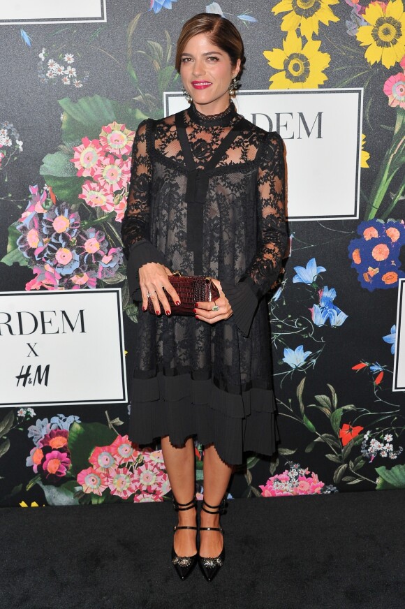 Selma Blair au photocall de la soirée "H&M X Erdem" à Los Angeles, le 7 octobre 2018.