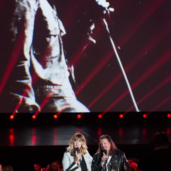 Exclusif - Daphné Bürki et Gérard Malichaud (un fan) - Enregistrement de l'émission "Johnny Hallyday, vos plus grands souvenirs" au Palais des Sports à Paris, le 17 octobre 2018. Diffusion le 23 octobre à 21h10 sur France 2. © Cyril Moreau / Bestimage