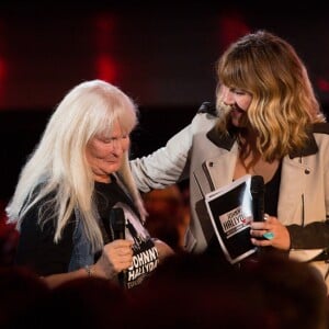 Exclusif - Daphné Bürki et Viviane Seguy (une fan) - Enregistrement de l'émission "Johnny Hallyday, vos plus grands souvenirs" au Palais des Sports à Paris, le 17 octobre 2018. Diffusion le 23 octobre à 21h10 sur France 2. © Cyril Moreau / Bestimage