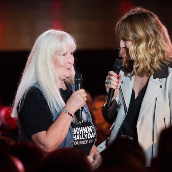 Exclusif - Daphné Bürki et Viviane Seguy (une fan) - Enregistrement de l'émission "Johnny Hallyday, vos plus grands souvenirs" au Palais des Sports à Paris, le 17 octobre 2018. Diffusion le 23 octobre à 21h10 sur France 2. © Cyril Moreau / Bestimage