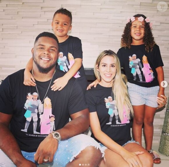 Jermon Bushrod pose avec sa femme Jess et leurs deux enfants. Instagram, le 7 juin 2018.