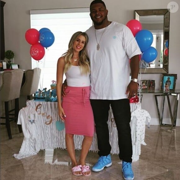 Jermon Bushrod avec sa femme Jess (enceinte) lors de la fête des pères le 17 juin 2018.