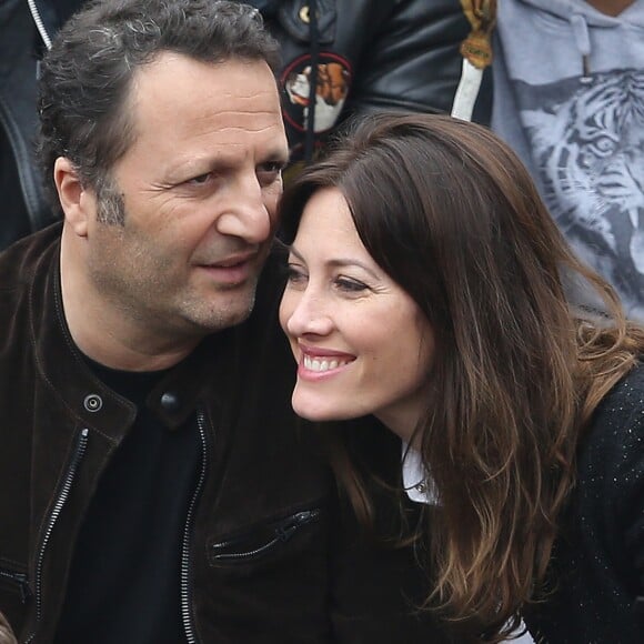 Arthur (Jacques Essebag) et sa compagne Mareva Galanter dans les tribunes de la finale homme des internationaux de France de Roland Garros à Paris le 5 juin 2016. © Moreau-Jacovides / Bestimage