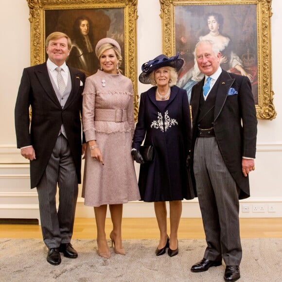 La reine Maxima et le roi Willem-Alexander des Pays-Bas ont été reçus par le prince Charles et Camilla Parker-Bowles, duchesse de Cornouailles, à Clarence House à Londres, à l'occasion de leur voyage officiel au Royaume-Uni, le 23 octobre 2018.