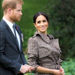 Le prince Harry, duc de Sussex, et Meghan Markle, duchesse de Sussex, enceinte assistent à une cérémonie de bienvenue traditionnelle sur les pelouses de la Government House à Wellington, en Nouvelle-Zélande le 28 octobre 2018.