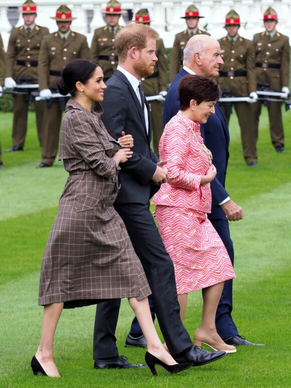 Le prince Harry, duc de Sussex, et Meghan Markle, duchesse de Sussex, enceinte assistent à une cérémonie de bienvenue traditionnelle sur les pelouses de la Government House à Wellington, en Nouvelle-Zélande le 28 octobre 2018.