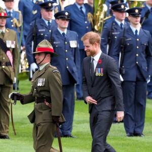 Le prince Harry, duc de Sussex, et Meghan Markle, duchesse de Sussex, enceinte assistent à une cérémonie de bienvenue traditionnelle sur les pelouses de la Government House à Wellington, en Nouvelle-Zélande le 28 octobre 2018.