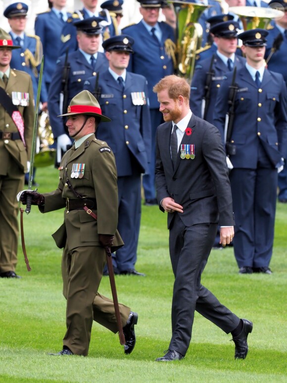 Le prince Harry, duc de Sussex, et Meghan Markle, duchesse de Sussex, enceinte assistent à une cérémonie de bienvenue traditionnelle sur les pelouses de la Government House à Wellington, en Nouvelle-Zélande le 28 octobre 2018.
