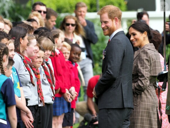 Le prince Harry, duc de Sussex, et Meghan Markle, duchesse de Sussex, enceinte assistent à une cérémonie de bienvenue traditionnelle sur les pelouses de la Government House à Wellington, en Nouvelle-Zélande le 28 octobre 2018.
