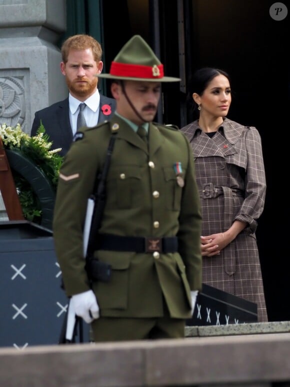 Le prince Harry, duc de Sussex, et Meghan Markle, duchesse de Sussex, enceinte visitent le parc commémoratif de la guerre de Pukeahu à Wellington, en Nouvelle-Zélande le 28 octobre 2018.