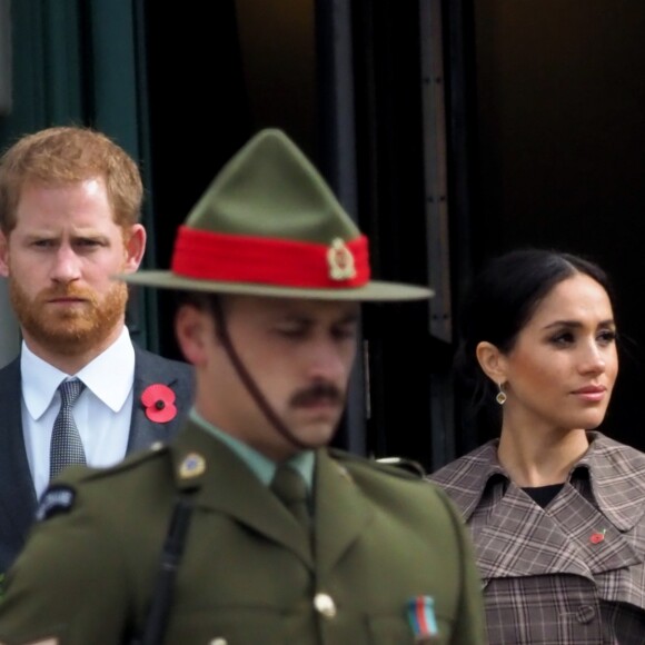 Le prince Harry, duc de Sussex, et Meghan Markle, duchesse de Sussex, enceinte visitent le parc commémoratif de la guerre de Pukeahu à Wellington, en Nouvelle-Zélande le 28 octobre 2018.