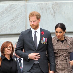 Le prince Harry, duc de Sussex, et Meghan Markle, duchesse de Sussex, enceinte visitent le parc commémoratif de la guerre de Pukeahu à Wellington, en Nouvelle-Zélande le 28 octobre 2018.