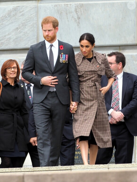 Le prince Harry, duc de Sussex, et Meghan Markle, duchesse de Sussex, enceinte visitent le parc commémoratif de la guerre de Pukeahu à Wellington, en Nouvelle-Zélande le 28 octobre 2018.