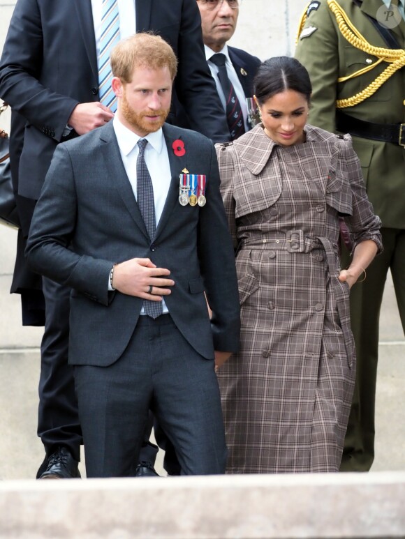 Le prince Harry, duc de Sussex, et Meghan Markle, duchesse de Sussex, enceinte visitent le parc commémoratif de la guerre de Pukeahu à Wellington, en Nouvelle-Zélande le 28 octobre 2018.