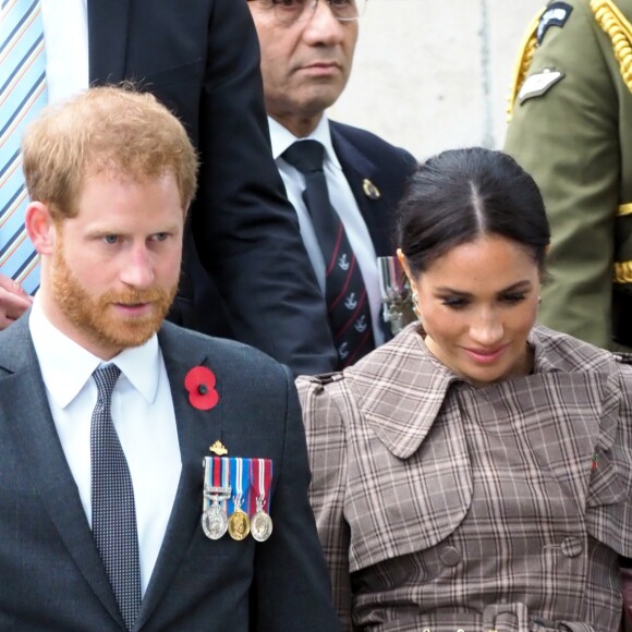 Le prince Harry, duc de Sussex, et Meghan Markle, duchesse de Sussex, enceinte visitent le parc commémoratif de la guerre de Pukeahu à Wellington, en Nouvelle-Zélande le 28 octobre 2018.