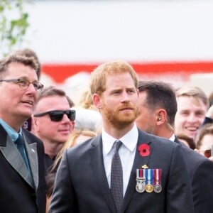 Le prince Harry, duc de Sussex, et Meghan Markle, duchesse de Sussex, enceinte visitent le parc commémoratif de la guerre de Pukeahu à Wellington, en Nouvelle-Zélande le 28 octobre 2018.