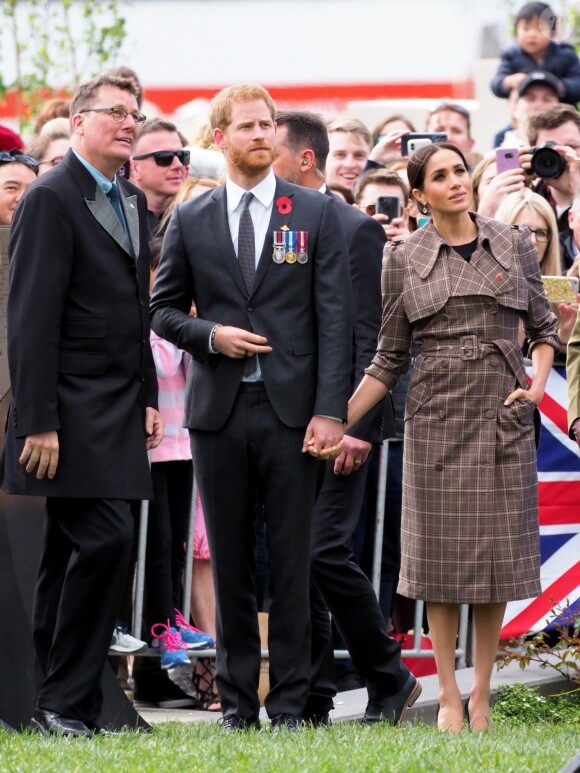 Le prince Harry, duc de Sussex, et Meghan Markle, duchesse de Sussex, enceinte visitent le parc commémoratif de la guerre de Pukeahu à Wellington, en Nouvelle-Zélande le 28 octobre 2018.
