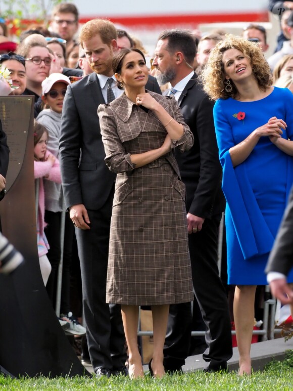 Le prince Harry, duc de Sussex, et Meghan Markle, duchesse de Sussex, enceinte visitent le parc commémoratif de la guerre de Pukeahu à Wellington, en Nouvelle-Zélande le 28 octobre 2018.
