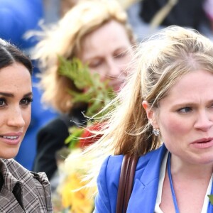 Meghan Markle portait une robe noire Asos au Pukeahu National War Memorial Park, Wellington, le 27 octobre 2018.